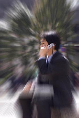 空撮するドローンのオペレーターも派遣